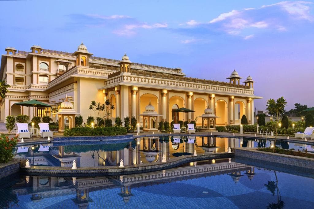 Grand Wedding Lawn